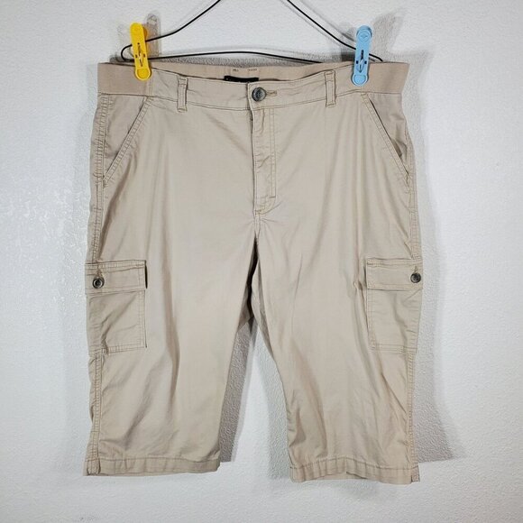 Lee Relaxed Fit Shorts Womans 18 Medium Beige Cargo Shorts Mid Rise - Picture 1 of 7